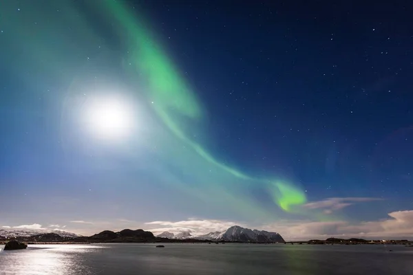 Northern Lights Aurora Borealis Haukland Beach Com Sandoya Island Vestvgy — Fotografia de Stock