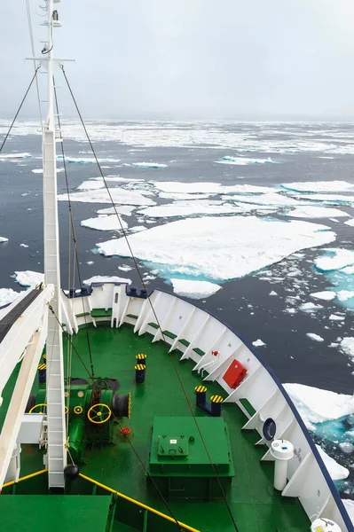 Expedition Boat Navigating Melting Pack Ice Arctic Ocean North East — Φωτογραφία Αρχείου