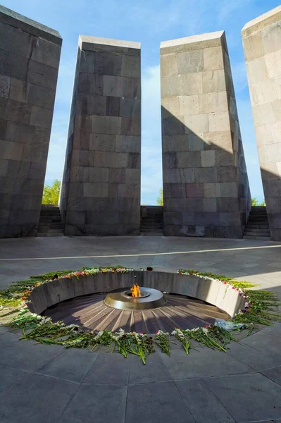 Tsitsernakaberd Armenian Genocide Memorial Complex Eternal Flame Yerevan Caucasus Armenia — Stockfoto