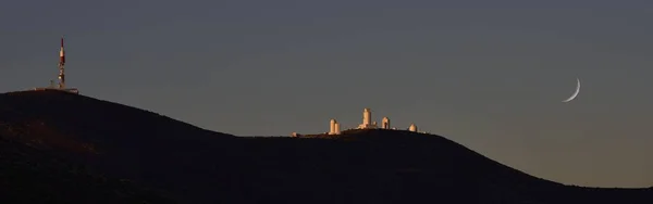 Ημισέληνος Στιγμή Πάνω Από Teide Observatory Teide National Park Τενερίφη — Φωτογραφία Αρχείου