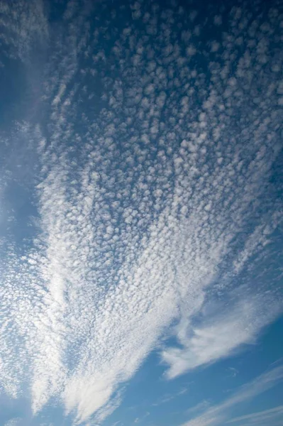 Small White Clouds Blue Sky — Stockfoto