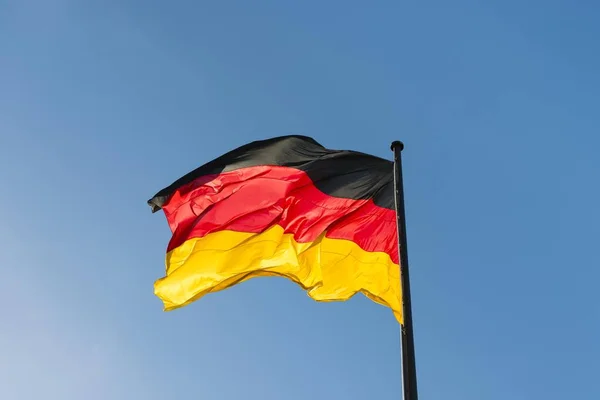 Schöne Fahne Von Deutschland Auf Dem Himmel Hintergrund — Stockfoto