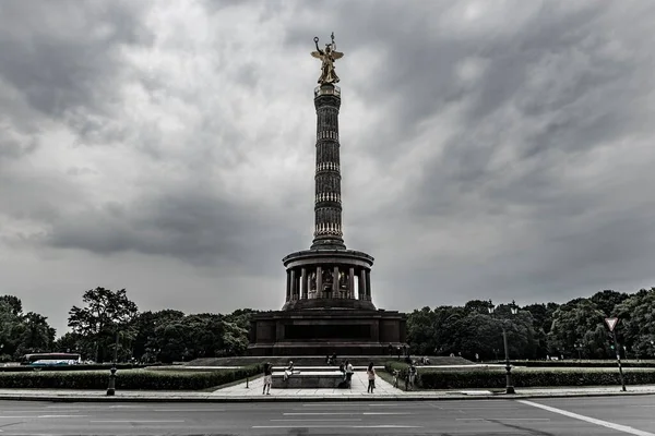 Coluna Vitória Grosser Stern Square Nuvens Chuva Berlim Tiergarten Berlim — Fotografia de Stock