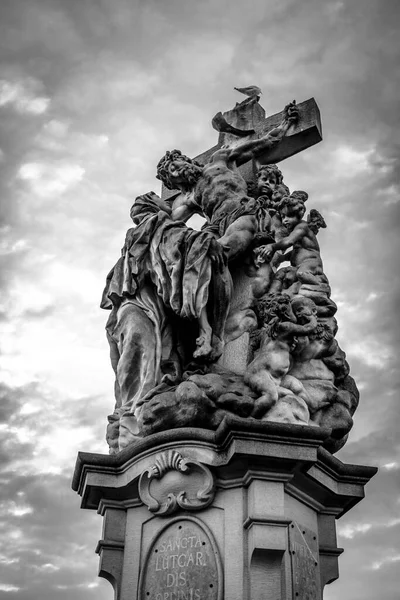Άγαλμα Σταύρωση Ιησούς Στο Σταυρό Γέφυρα Του Καρόλου Ιστορικό Κέντρο — Φωτογραφία Αρχείου
