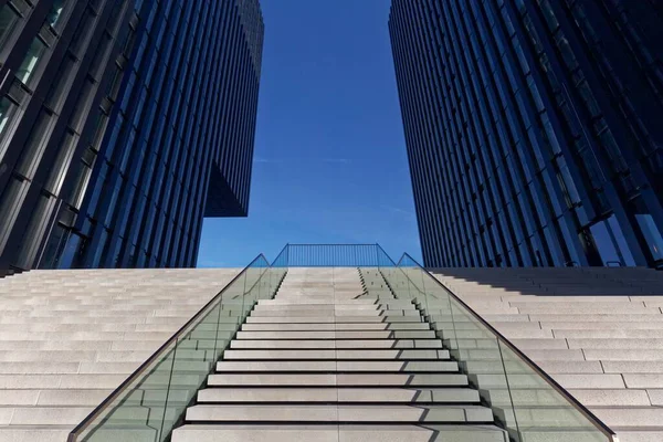 Amplia Escalera Que Sube Entre Rascacielos Media Harbour Dsseldorf Renania — Foto de Stock