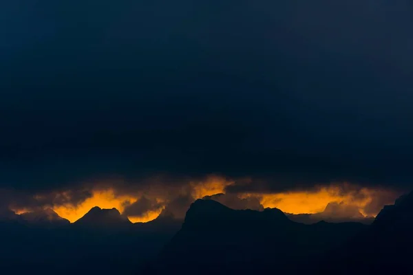 Las Nubes Dramáticas Montañas Lechtal Sunrise Elmen Lechtal Distrito Reutte — Foto de Stock