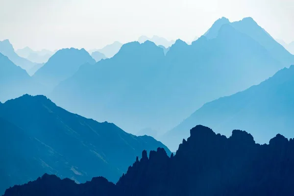 Picos Montaña Escalonados Luz Azul Elmen Lechtal Reutte District Tirol — Foto de Stock