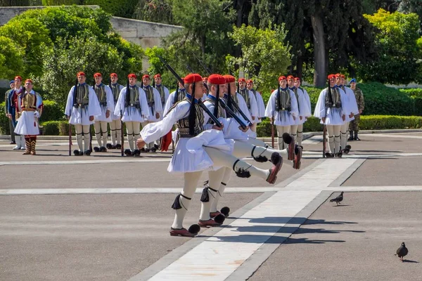 Changing Guards Front Parliament Evzones Tomb Unknown Soldier Syntagma Square — Stock Photo, Image