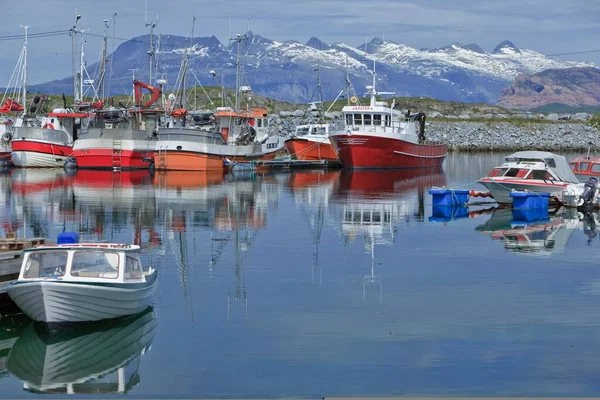 Barche Pesca Nel Porto Vevelstadt Stokkefjorden Norvegia Scandinavia Europa — Foto Stock