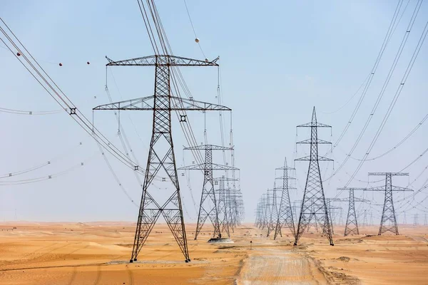 Линия Электропередачи Опорами Пустыне Руб Аль Хали Руб Аль Хали — стоковое фото