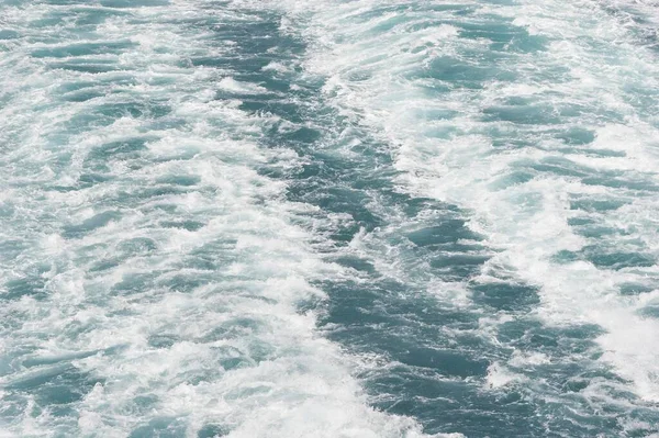 Bir Geminin Arkasında Dalgaları — Stok fotoğraf