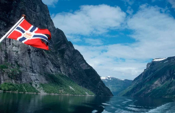 Norvég Zászló Geirangerfjord Norvégia Európa — Stock Fotó