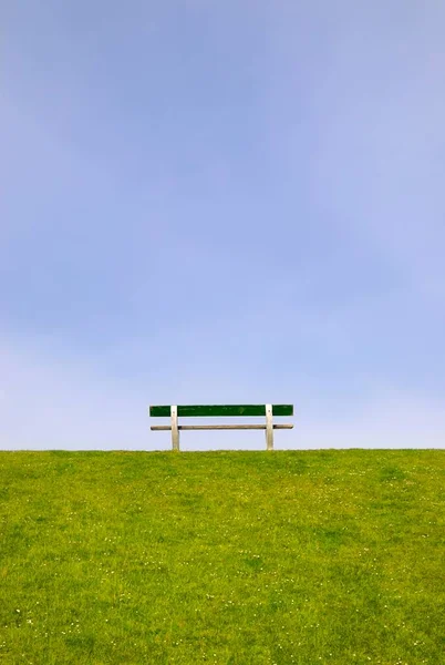 Solitary Bench Dike — Stockfoto