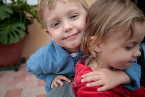 Boy Girl Making Faces Close View — Fotografia de Stock