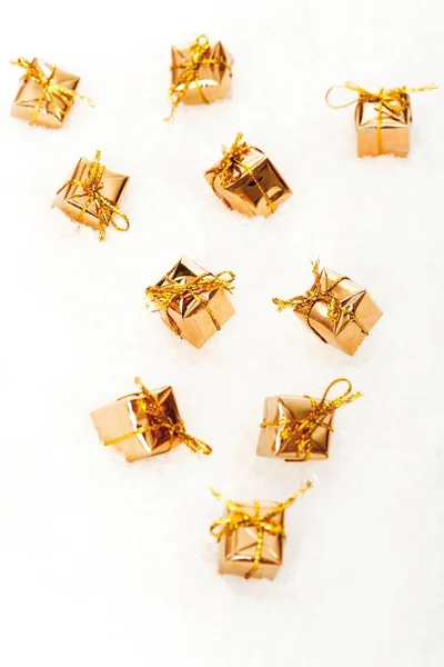 Presents Snow Wrapped Gold — Stock Photo, Image