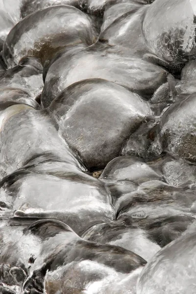 Ice Covered Stones Creek — Stockfoto