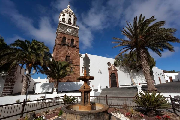 Plaza Constitución Con Iglesia Nuestra Señora Guadalupe Teguise Lanzarote Islas — Foto de Stock