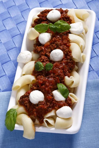 Pasta Bolognese Sauce Mozzarella Balls Basil — Stock fotografie