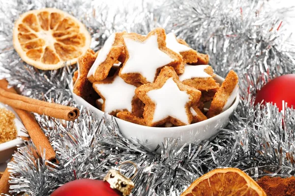 Cinnamon Flavored Star Shaped Biscuits White Bowl Christmas Decorations Cinnamon — Stockfoto