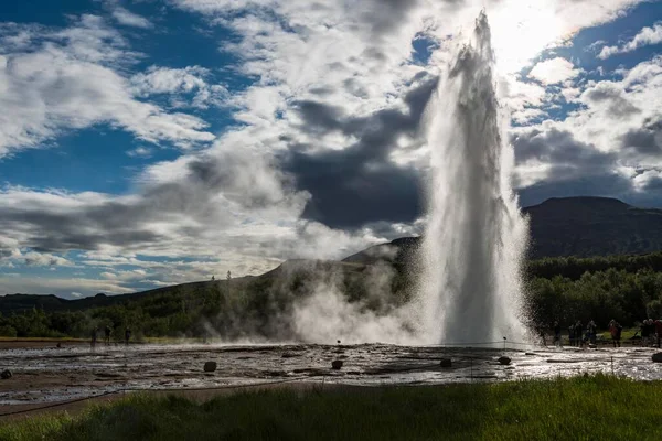 Geysir Strokkur Geotermikus Mező Haukadalur Déli Régió Izland Európa — Stock Fotó