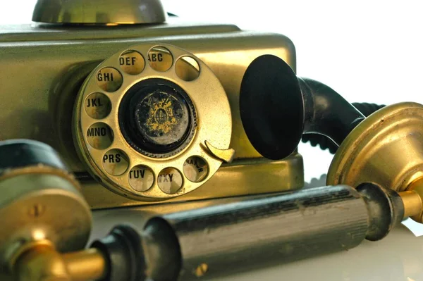 Altes Telefon Aus Messing Mit Wählscheibe Und Hörer — Stockfoto