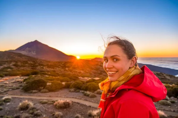 Young Woman Looking Camera Sunset Vulcano Teide Volcanic Landscape National — 图库照片