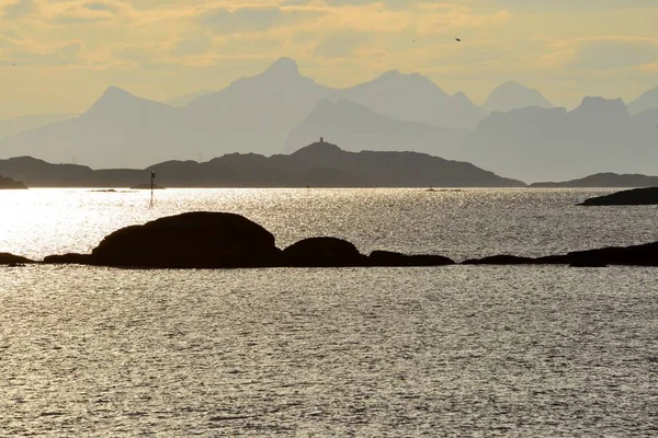 Island Landscape Front Svolvr Sparkling Water Rocky Islands Svolvr Lofoten — ストック写真