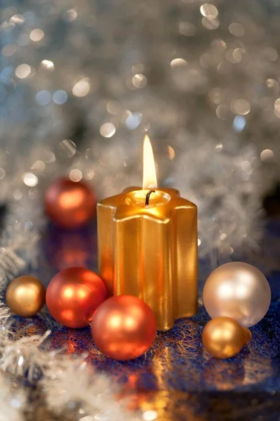 Burning Golden Candle Baubles Christmas Tree — Stockfoto