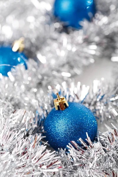 Modrý Třpyt Vánoční Stromeček Koule Vánoční Ozdobou — Stock fotografie