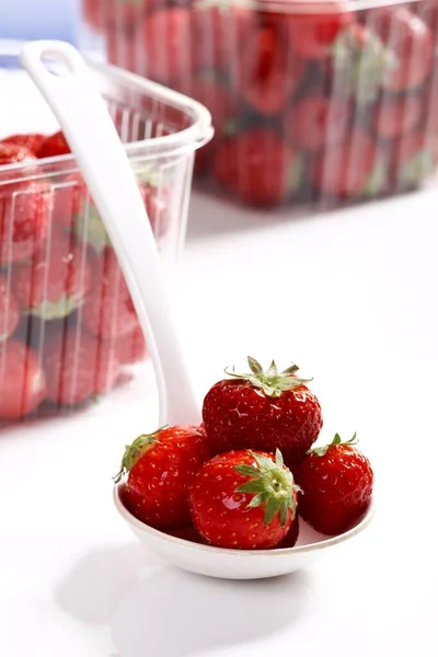 Strawberries Spoon — Stockfoto