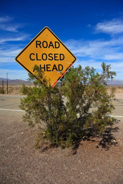 Sign Road Closed Ahead Historic Route Ludlow California Usa North — Stock Photo, Image