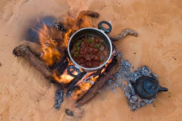 Ужин Чай Камине Песке Ливия Африка — стоковое фото