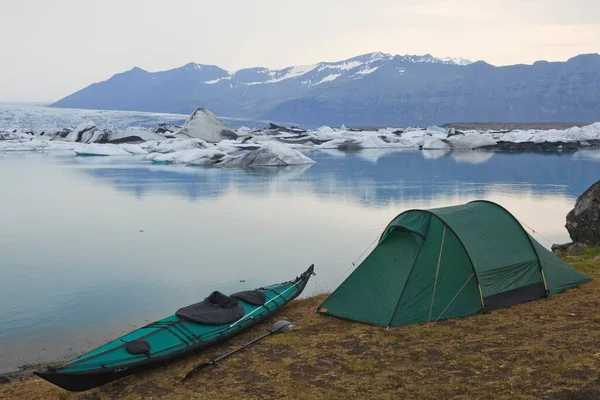 Overnight Camp Tent Folding Kayak Joekulsarlon Glacial Lake Iceland Europe — Zdjęcie stockowe