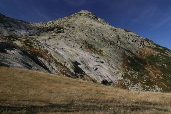 Crystalline Rock Granites Gneisses Aar Massive Showing Naked Rock Walls —  Fotos de Stock