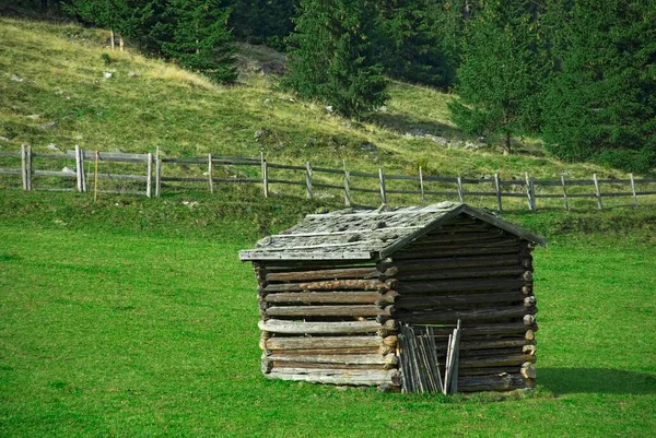 Huttenschuur Een Weiland Het Stubai Dal Tirol Oostenrijk Europa — Stockfoto