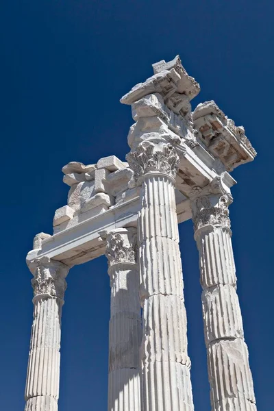 Храм Траяна Бергамы Измира Турции Азии — стоковое фото