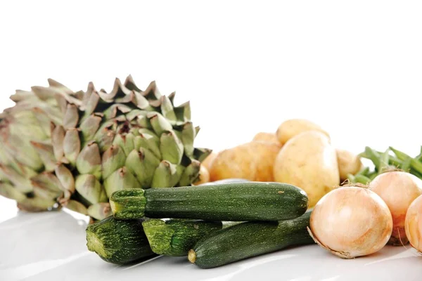 Verduras Alcachofas Patatas Calabacines Cebollas Mezcladas —  Fotos de Stock