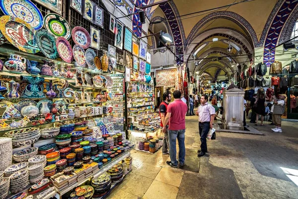 Istanbul Turchia Maggio Persone Turisti Visitano Fanno Acquisti Spice Bazaar — Foto Stock