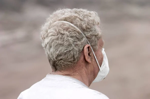 Man Grey Hairs Covered Dust Has Mask — Foto de Stock