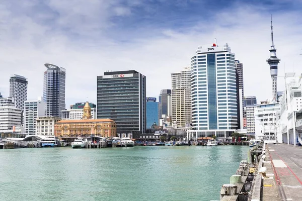 Skyline Skytower Historic Harbour Buildings Auckland Auckland Region New Zealand — Φωτογραφία Αρχείου