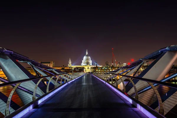 Illuminated Millennium Bridge Paul Cathedral Night Shot London England United — ストック写真