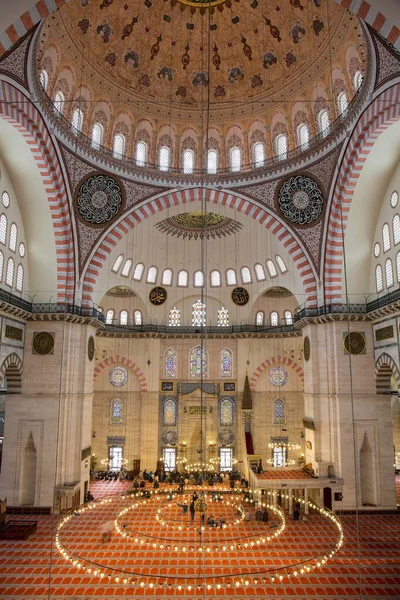 Istanbul Turkey April People Tourists Visit Suleymaniye Mosque May 2014 — Fotografia de Stock