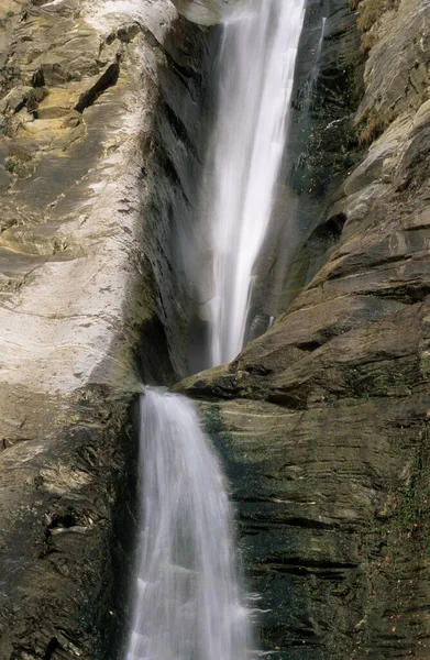 Водопад Возле Сольо Валь Брегалья Бержель Швейцария Европа — стоковое фото