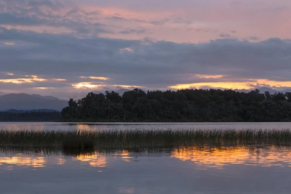 Sunrise Lake Mahinapua Ruatapu West Coast Region New Zealand Oceania — Foto Stock