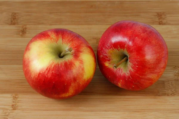 Two Elstar Apples Malus — Stock Photo, Image