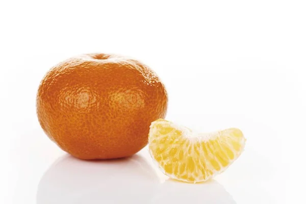 Mandarine Peeled Piece Close View — Stock Photo, Image