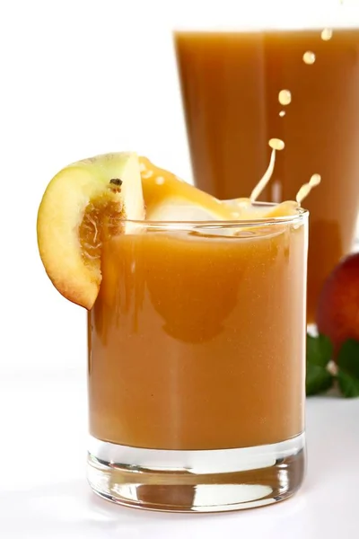 Ice Cube Falling Glass Peach Juice Slice Peach — Stock Photo, Image