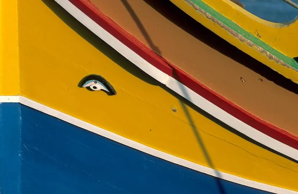 Красочная Лодка Луццу Феникийским Взглядом Мальта Европа — стоковое фото