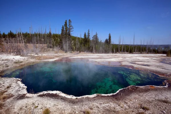 Abyss Pool West Thumb Geyser Basin Yellowstone National Park Wyoming — Foto de Stock