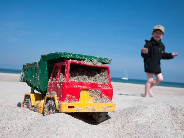 Toy Dumper Truck Beach Boy Back Mecklenburg Western Pomerania Germany — Zdjęcie stockowe